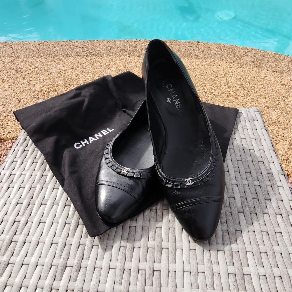 Sold - Authentic Chanel Black Ruffle ballerina ballet flats sz 41 10/10.5